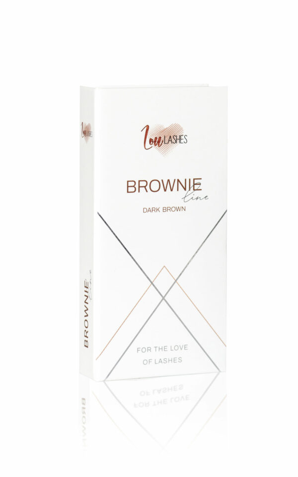 Brązowe rzęsy Brownie Line & Caramel Line w papierowych, ekologicznych kasetkach. Jasnobrązowe i ciemnobrązowe rzęsy o miękkiej i delikatnej strukturze, gęsto tkane z cienkim paskiem kleju.